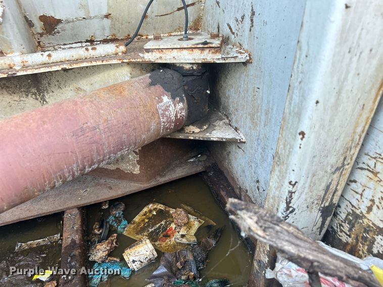 image for item EG0794 2004 Freightliner  Business Class M2 refuse truck