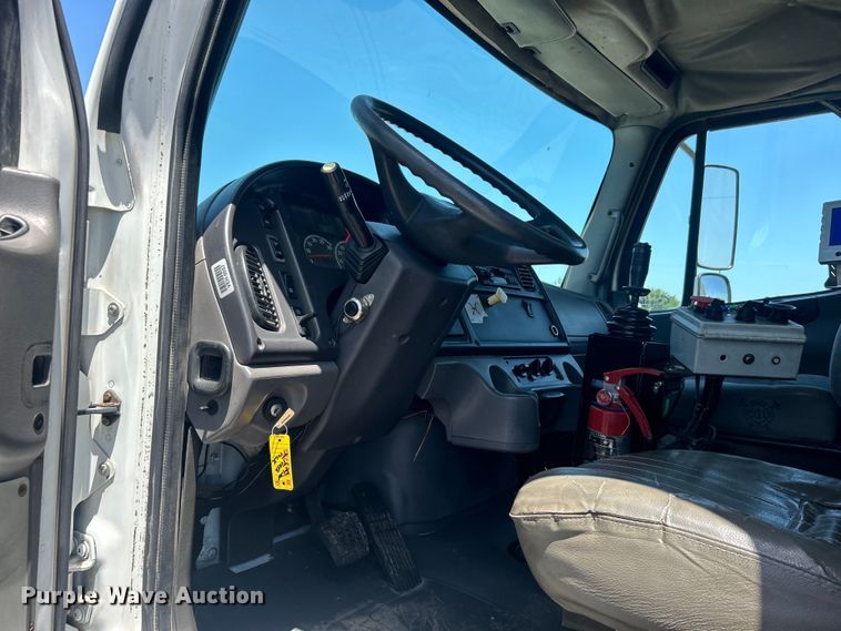 image for item EG0794 2004 Freightliner  Business Class M2 refuse truck