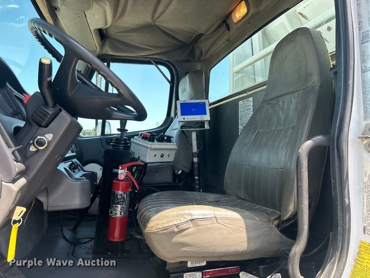 image for item EG0794 2004 Freightliner  Business Class M2 refuse truck