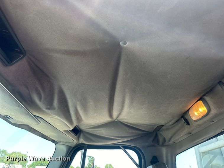 image for item EG0794 2004 Freightliner  Business Class M2 refuse truck