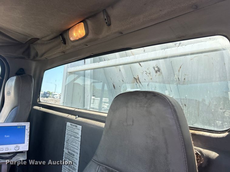 image for item EG0794 2004 Freightliner  Business Class M2 refuse truck