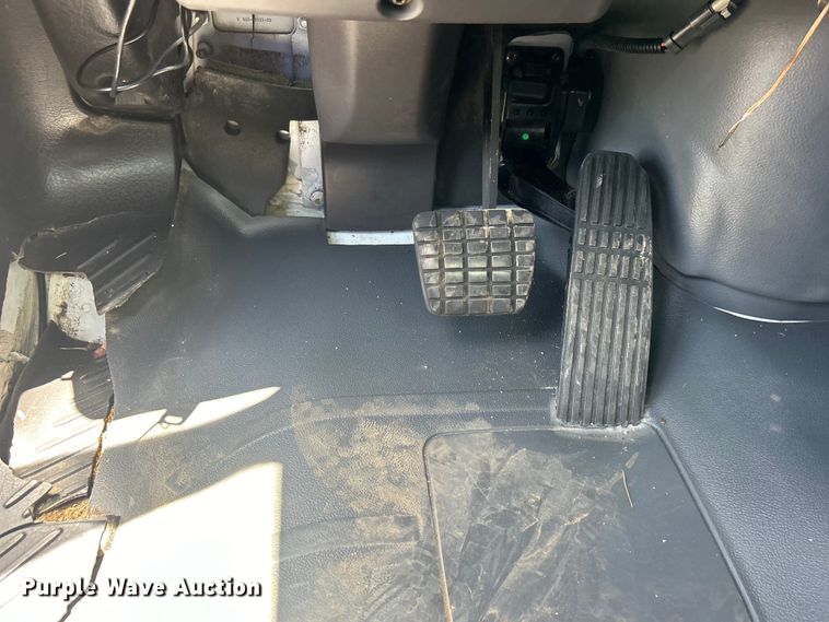 image for item EG0794 2004 Freightliner  Business Class M2 refuse truck