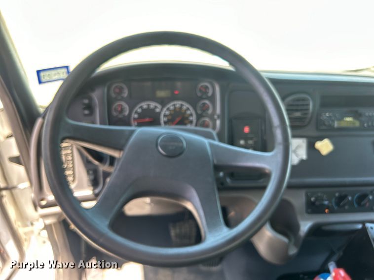 image for item EG0794 2004 Freightliner  Business Class M2 refuse truck