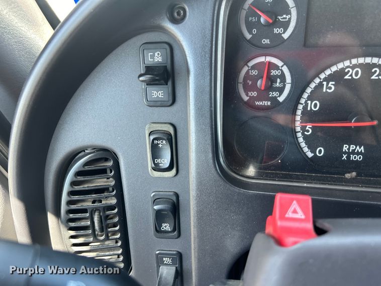 image for item EG0794 2004 Freightliner  Business Class M2 refuse truck