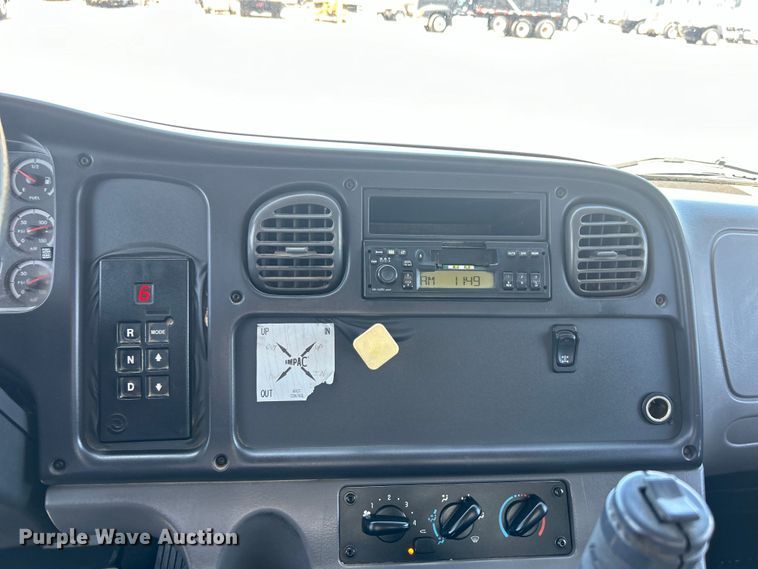 image for item EG0794 2004 Freightliner  Business Class M2 refuse truck