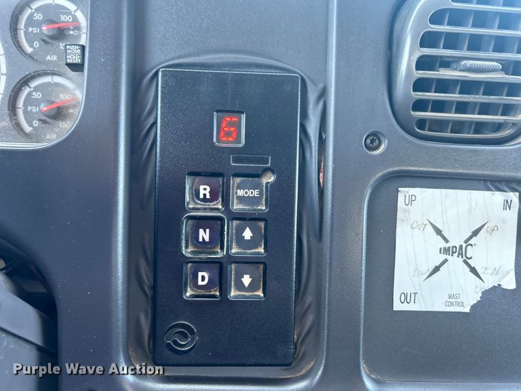 image for item EG0794 2004 Freightliner  Business Class M2 refuse truck