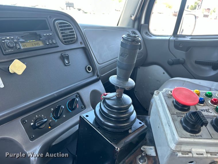 image for item EG0794 2004 Freightliner  Business Class M2 refuse truck