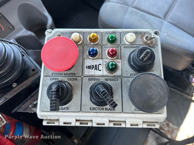 image for item EG0794 2004 Freightliner  Business Class M2 refuse truck