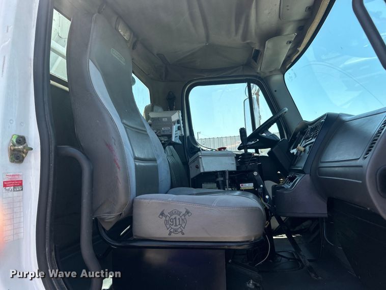 image for item EG0794 2004 Freightliner  Business Class M2 refuse truck