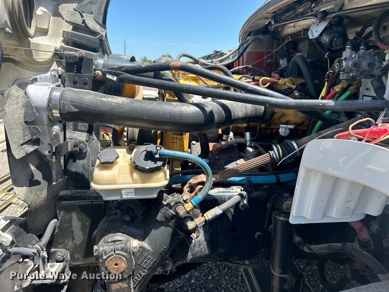 image for item EG0794 2004 Freightliner  Business Class M2 refuse truck