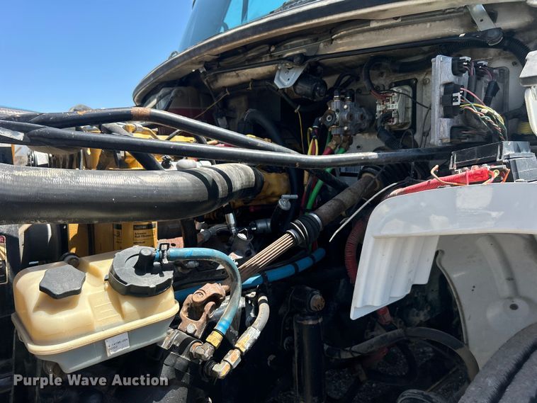 image for item EG0794 2004 Freightliner  Business Class M2 refuse truck