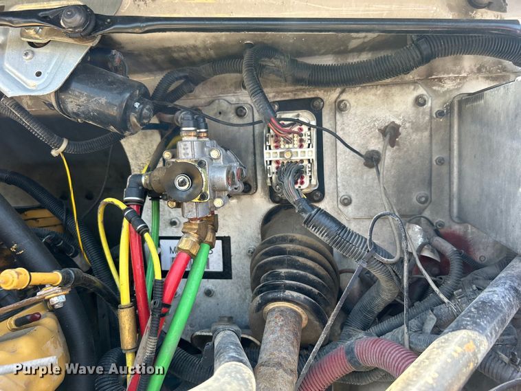 image for item EG0794 2004 Freightliner  Business Class M2 refuse truck