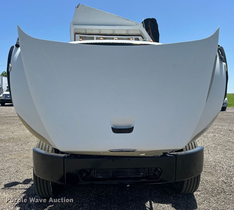 image for item EG0794 2004 Freightliner  Business Class M2 refuse truck