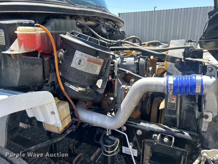 image for item EG0794 2004 Freightliner  Business Class M2 refuse truck