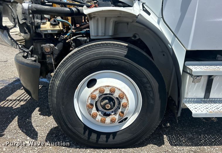 image for item EG0794 2004 Freightliner  Business Class M2 refuse truck