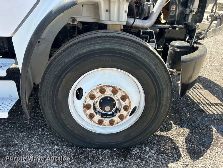 image for item EG0794 2004 Freightliner  Business Class M2 refuse truck