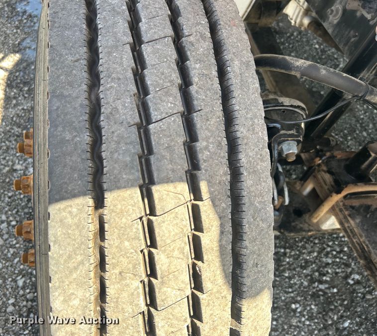 image for item EG0794 2004 Freightliner  Business Class M2 refuse truck