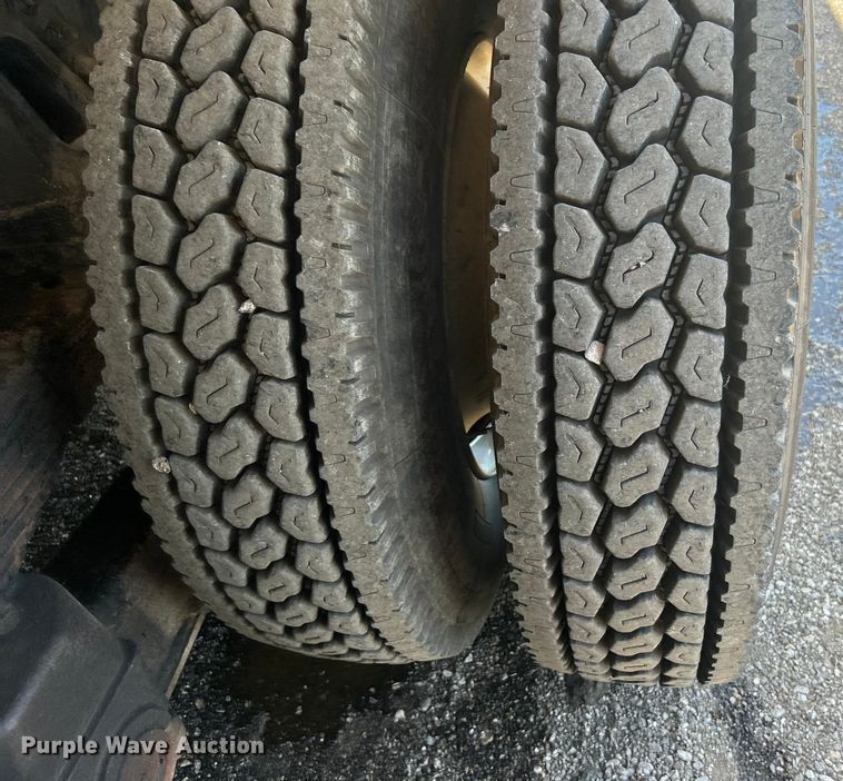 image for item EG0794 2004 Freightliner  Business Class M2 refuse truck