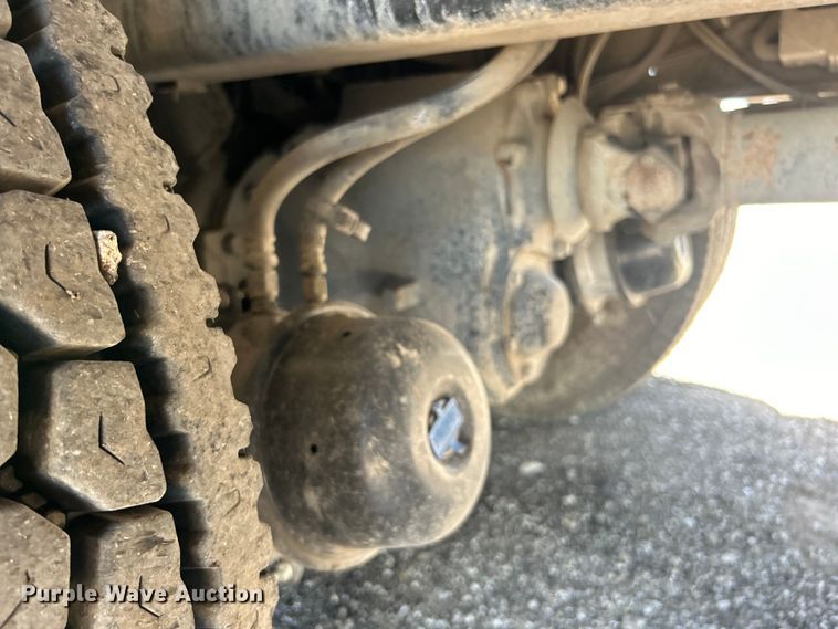 image for item EG0794 2004 Freightliner  Business Class M2 refuse truck