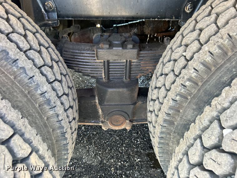 image for item EG0794 2004 Freightliner  Business Class M2 refuse truck