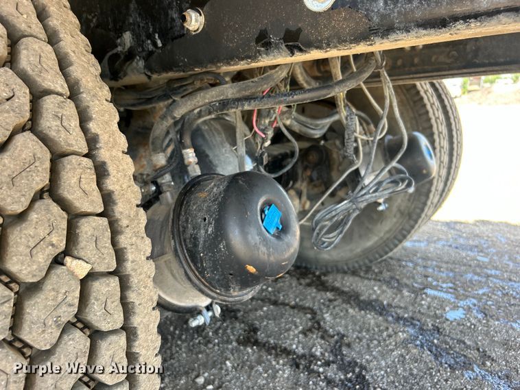 image for item EG0794 2004 Freightliner  Business Class M2 refuse truck