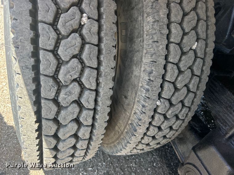 image for item EG0794 2004 Freightliner  Business Class M2 refuse truck