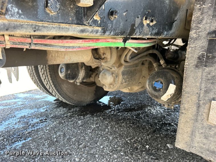 image for item EG0794 2004 Freightliner  Business Class M2 refuse truck