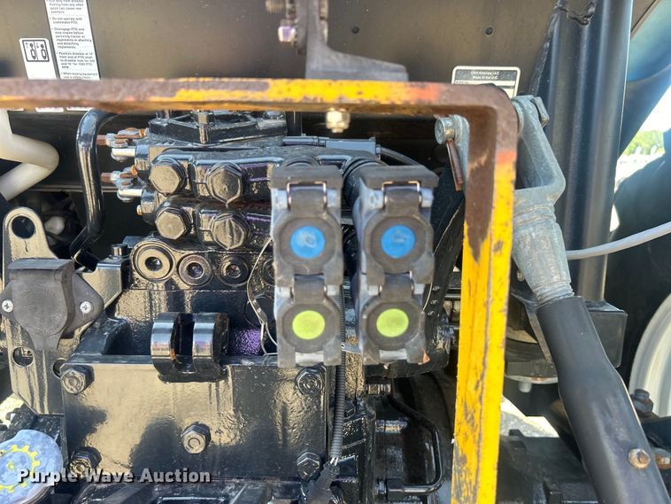 image for item EG0798 2006 New Holland TS115A tractor