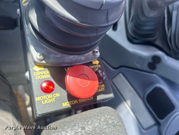 image for item EG0798 2006 New Holland TS115A tractor