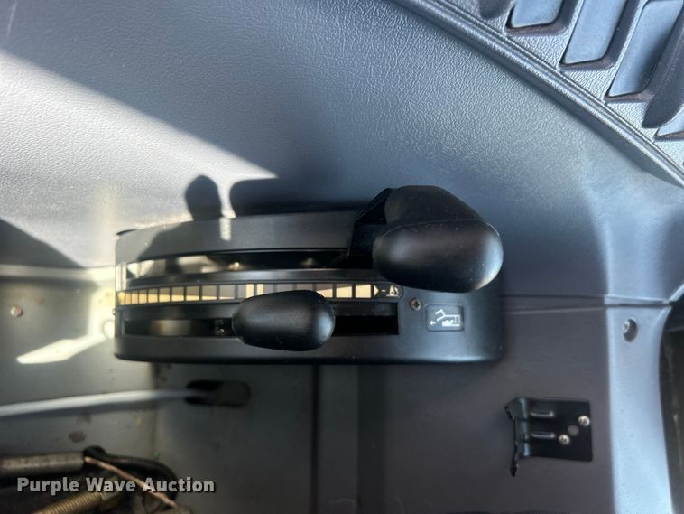 image for item EG0798 2006 New Holland TS115A tractor