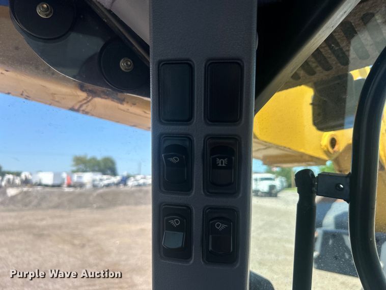 image for item EG0798 2006 New Holland TS115A tractor