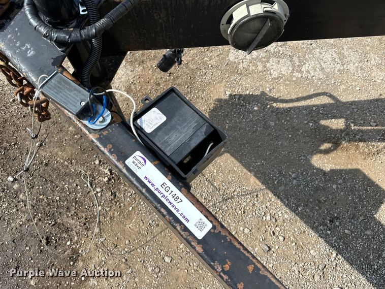 image for item EG1487 2015 Horton Vans HY716TA enclosed cargo trailer