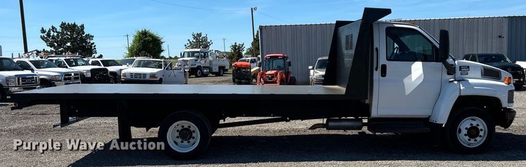 image for item EG1565 2003 GMC C5500 flatbed truck