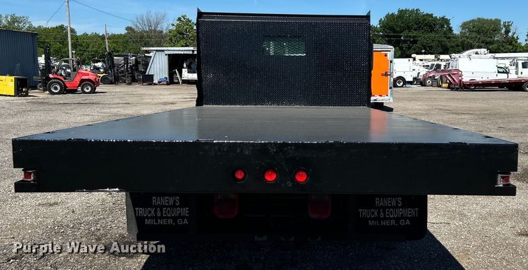 image for item EG1565 2003 GMC C5500 flatbed truck