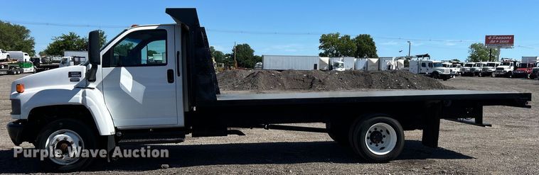 image for item EG1565 2003 GMC C5500 flatbed truck