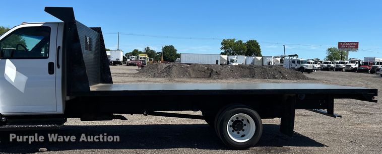 image for item EG1565 2003 GMC C5500 flatbed truck