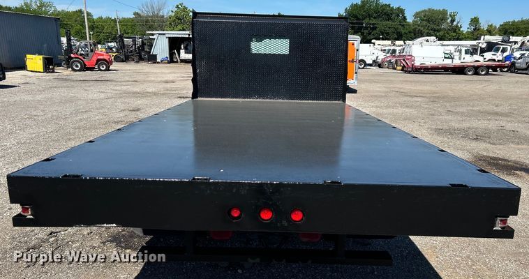 image for item EG1565 2003 GMC C5500 flatbed truck