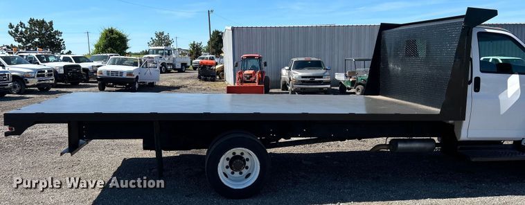 image for item EG1565 2003 GMC C5500 flatbed truck
