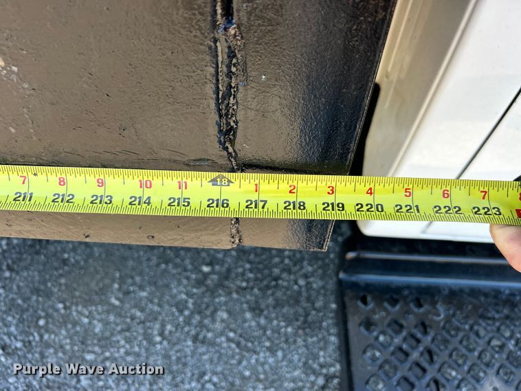 image for item EG1565 2003 GMC C5500 flatbed truck