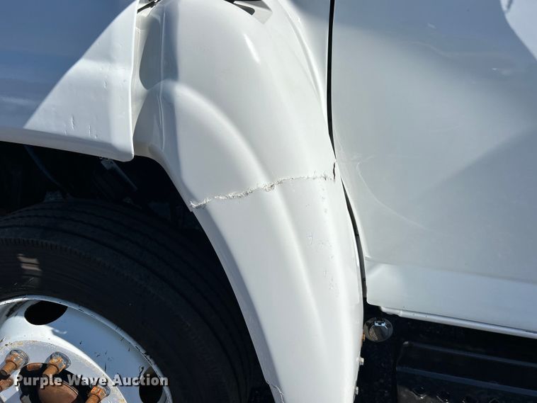 image for item EG1565 2003 GMC C5500 flatbed truck