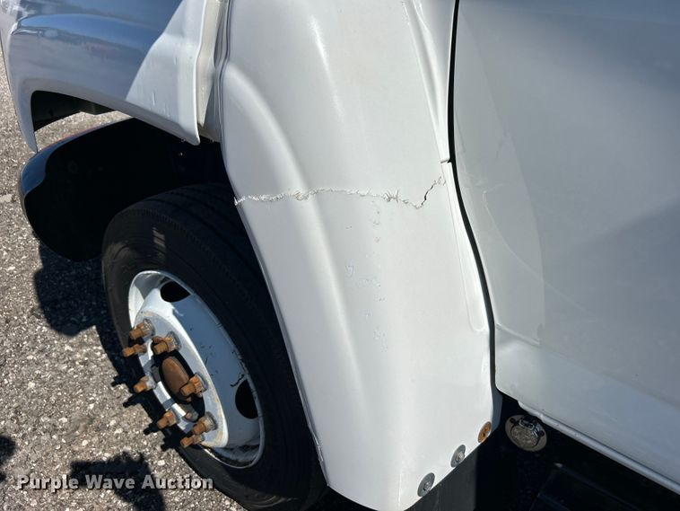 image for item EG1565 2003 GMC C5500 flatbed truck