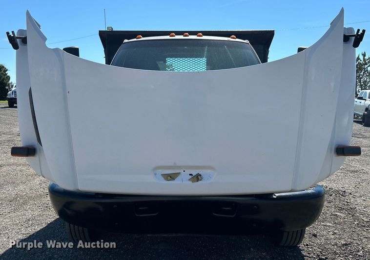 image for item EG1565 2003 GMC C5500 flatbed truck