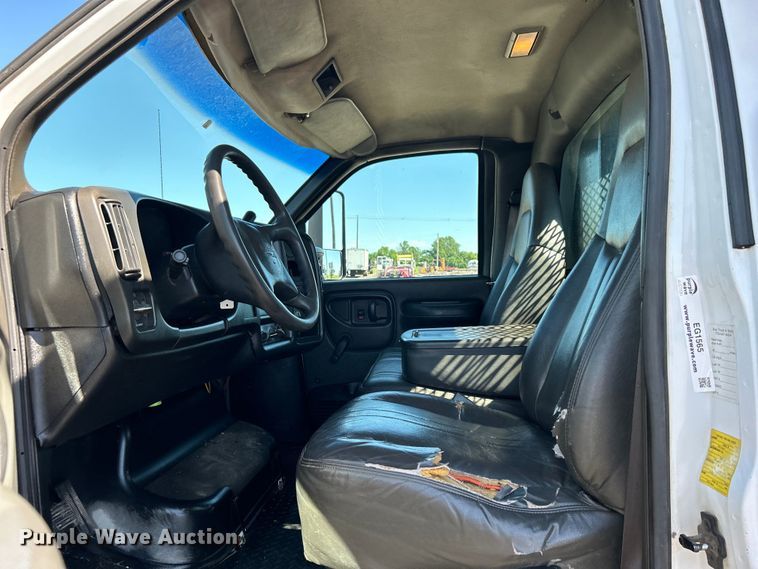 image for item EG1565 2003 GMC C5500 flatbed truck