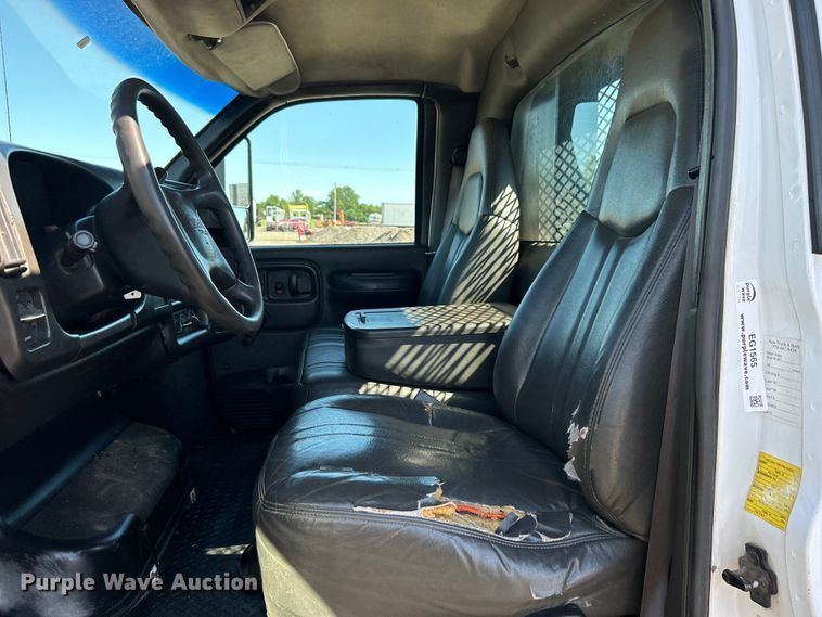 image for item EG1565 2003 GMC C5500 flatbed truck