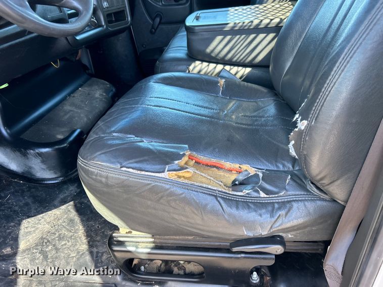 image for item EG1565 2003 GMC C5500 flatbed truck