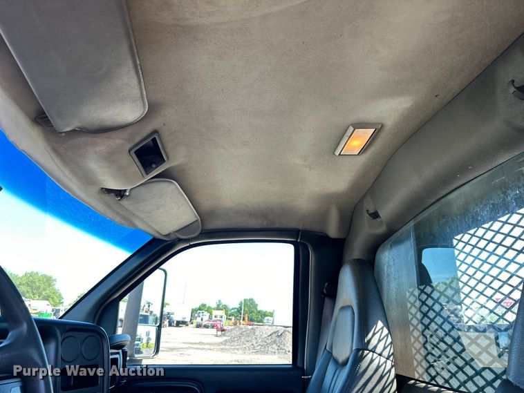 image for item EG1565 2003 GMC C5500 flatbed truck