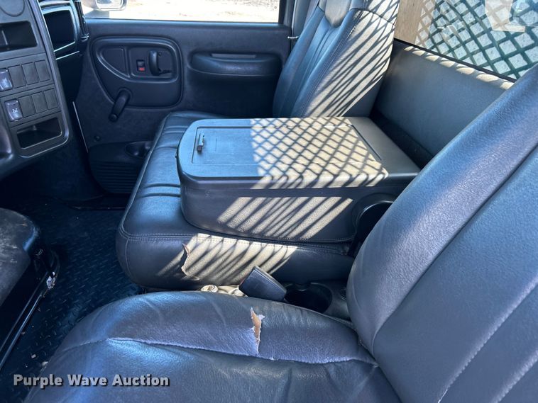 image for item EG1565 2003 GMC C5500 flatbed truck