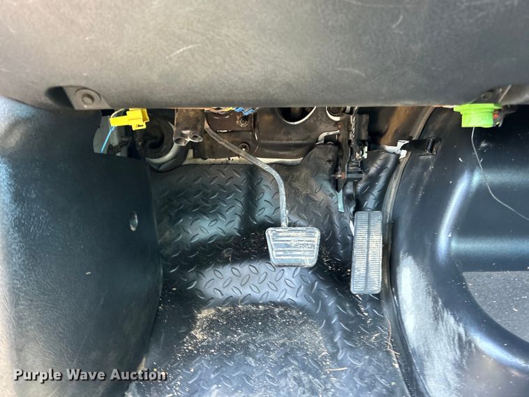 image for item EG1565 2003 GMC C5500 flatbed truck