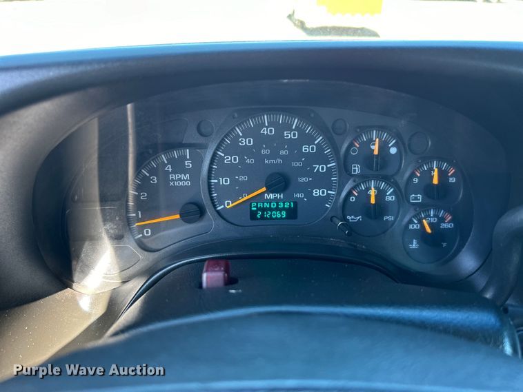 image for item EG1565 2003 GMC C5500 flatbed truck