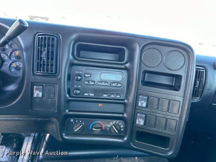 image for item EG1565 2003 GMC C5500 flatbed truck